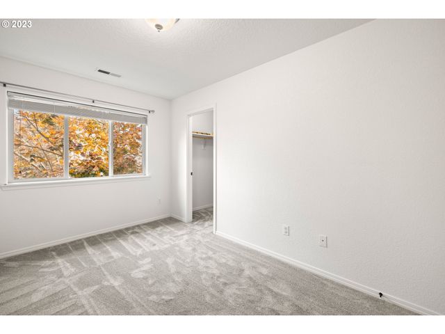 5218 Se TENINO Ct, Portland, OR 97206