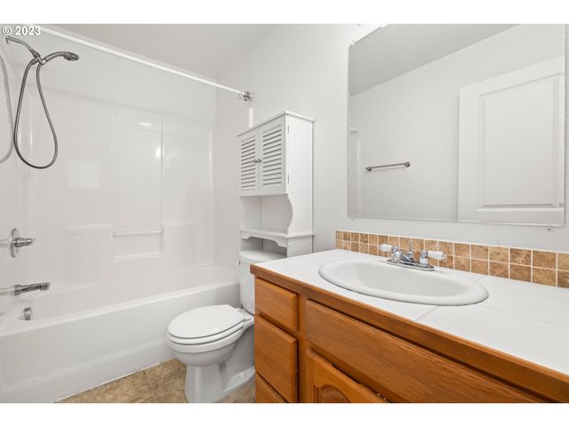 5218 Se TENINO Ct, Portland, OR 97206