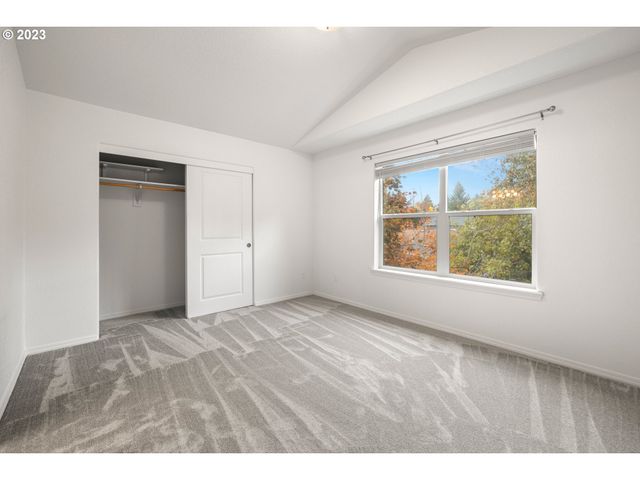 5218 Se TENINO Ct, Portland, OR 97206