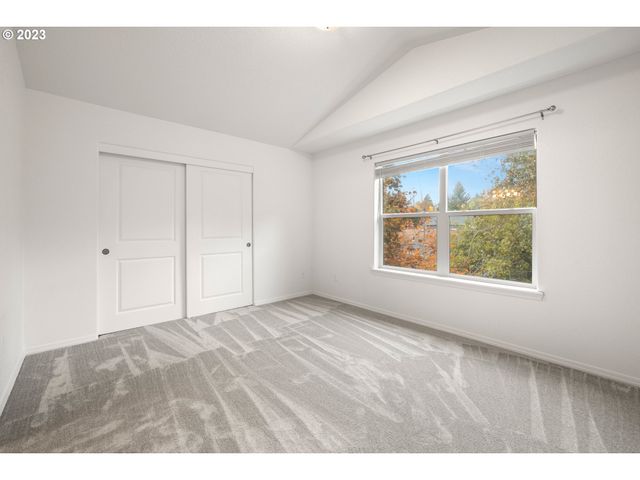 5218 Se TENINO Ct, Portland, OR 97206