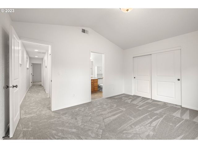 5218 Se TENINO Ct, Portland, OR 97206