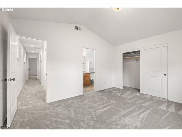 5218 Se TENINO Ct, Portland, OR 97206