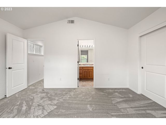 5218 Se TENINO Ct, Portland, OR 97206