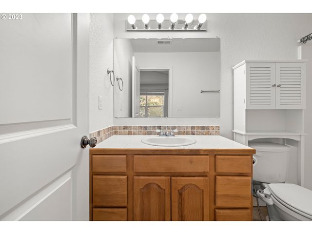 5218 Se TENINO Ct, Portland, OR 97206