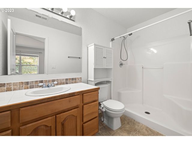 5218 Se TENINO Ct, Portland, OR 97206