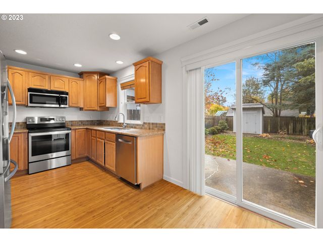 5218 Se TENINO Ct, Portland, OR 97206