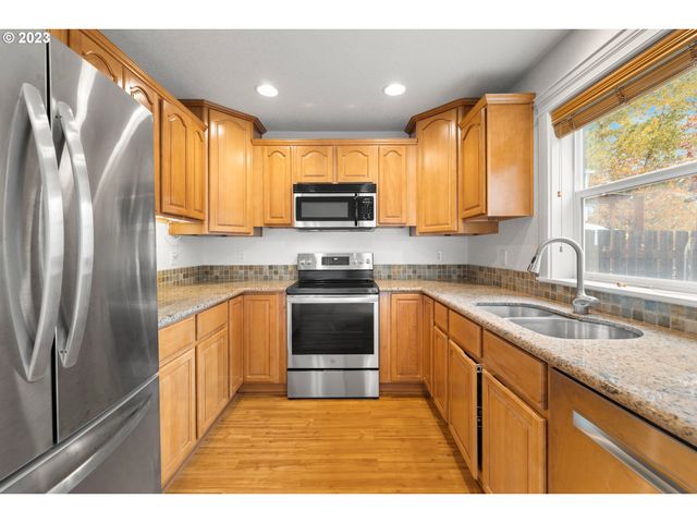 5218 Se TENINO Ct, Portland, OR 97206