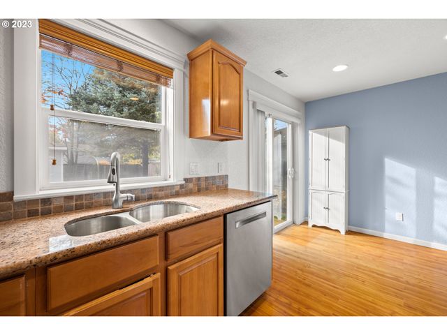 5218 Se TENINO Ct, Portland, OR 97206