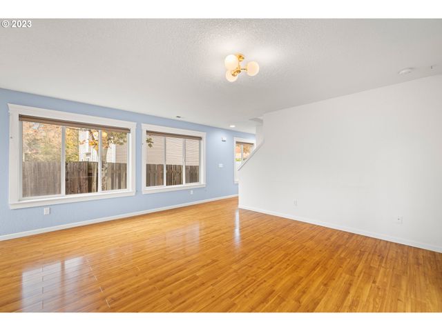 5218 Se TENINO Ct, Portland, OR 97206