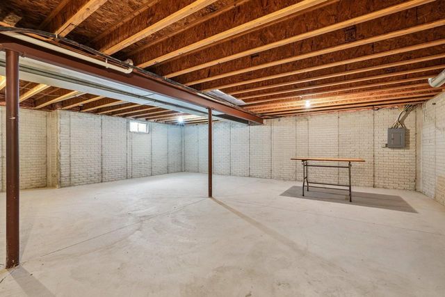 W241N5694 Birchwood LANE, Sussex, WI 53089