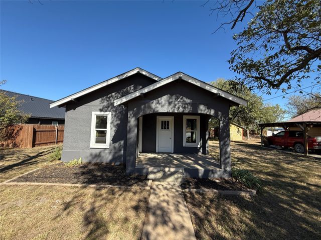 705 E 9th Street, Coleman, TX 76834