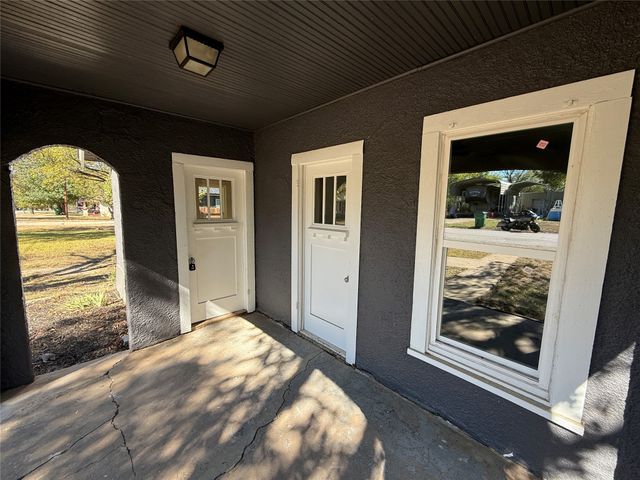 705 E 9th Street, Coleman, TX 76834