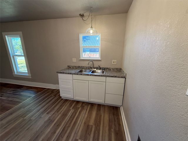 705 E 9th Street, Coleman, TX 76834