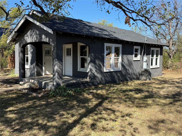 705 E 9th Street, Coleman, TX 76834