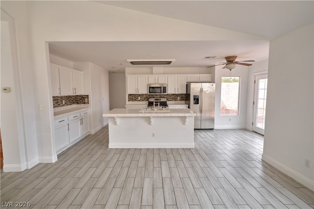 8048 Kentshire Drive, Las Vegas, NV 89117 — photo 2