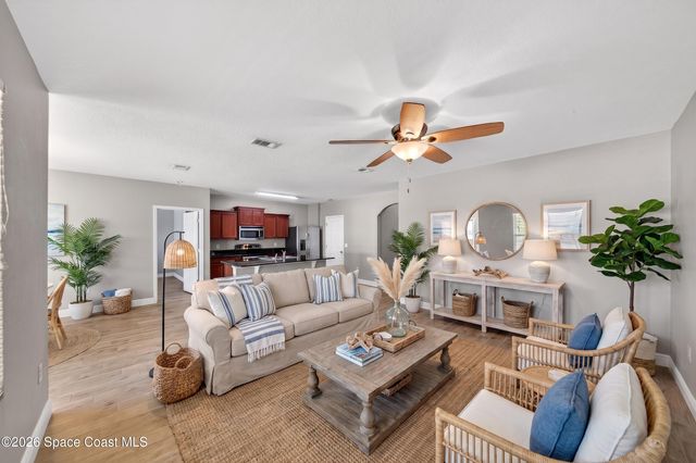 2062 Elkins Point Point, Melbourne, FL 32935