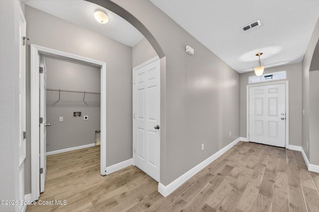 2062 Elkins Point Point, Melbourne, FL 32935