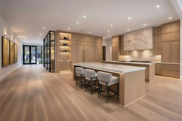 710 Glen Echo Lane, Hedwig Village, TX 77024