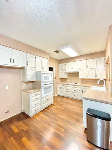 5714 Louise Way Drive, Arlington, TX 76017