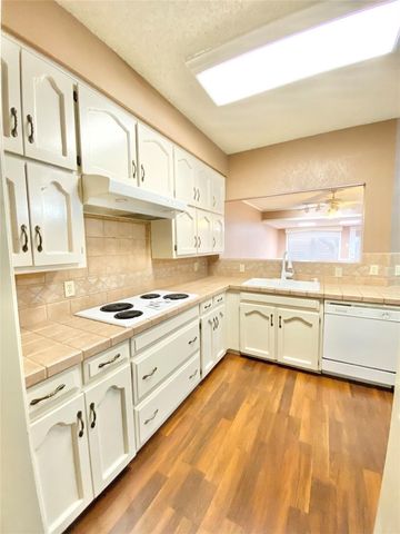 5714 Louise Way Drive, Arlington, TX 76017