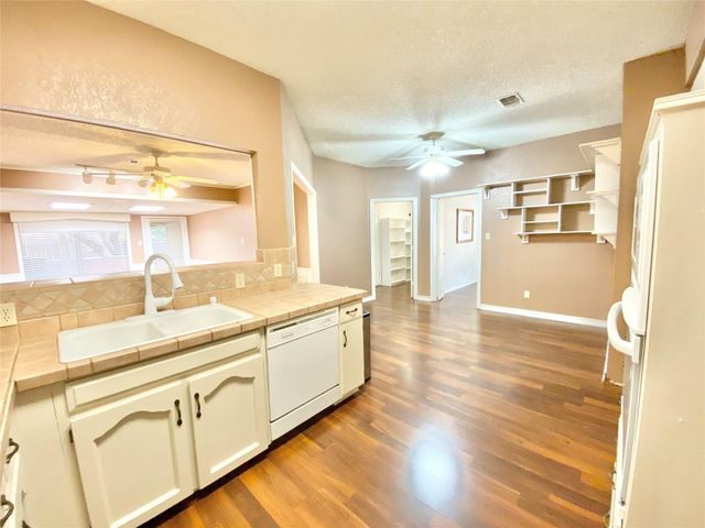 5714 Louise Way Drive, Arlington, TX 76017