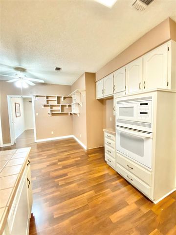 5714 Louise Way Drive, Arlington, TX 76017