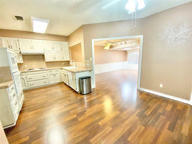 5714 Louise Way Drive, Arlington, TX 76017