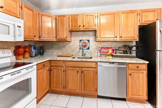 221 Oak Street 4-31, Brockton, MA 02301