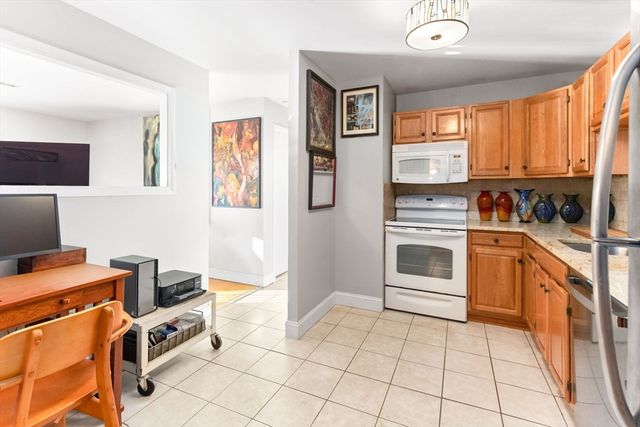 221 Oak Street 4-31, Brockton, MA 02301