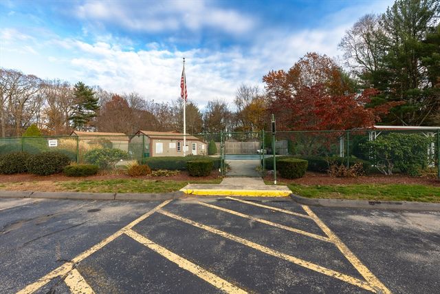 221 Oak Street 4-31, Brockton, MA 02301