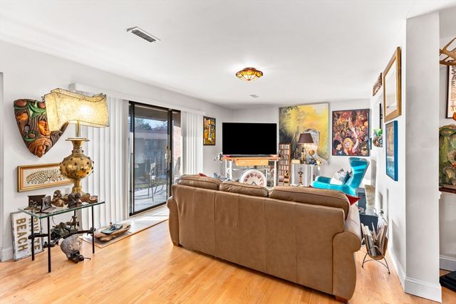 221 Oak Street 4-31, Brockton, MA 02301