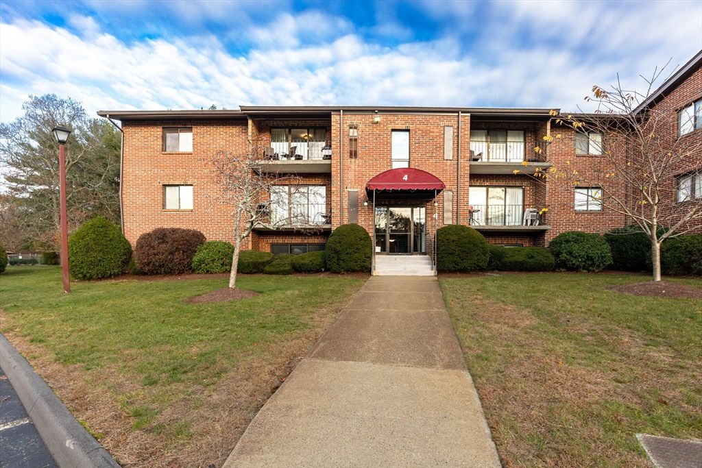 221 Oak Street 4-31, Brockton, MA 02301