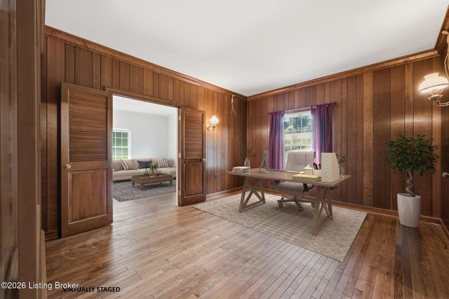 5523 Apache Rd, Louisville, KY 40207
