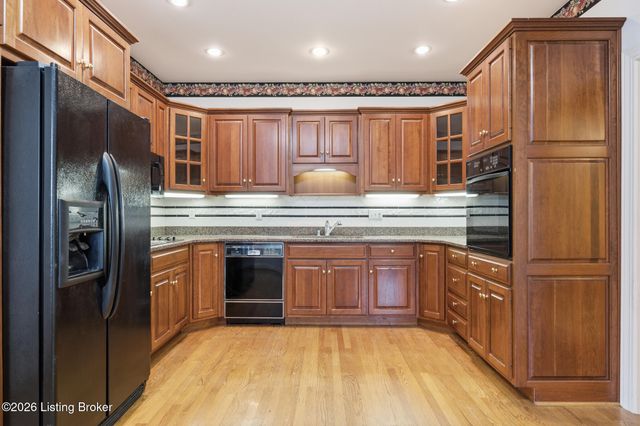 5523 Apache Rd, Louisville, KY 40207
