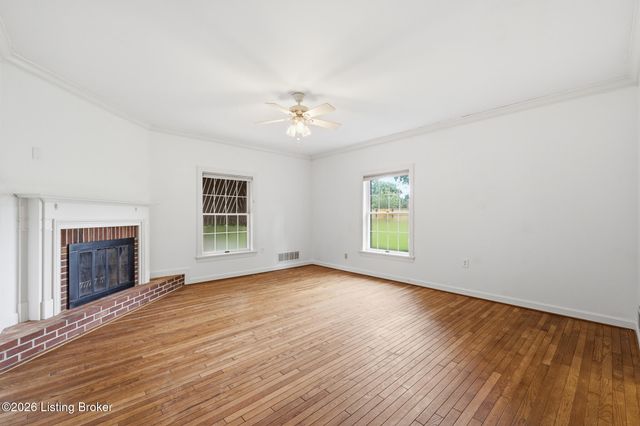 5523 Apache Rd, Louisville, KY 40207