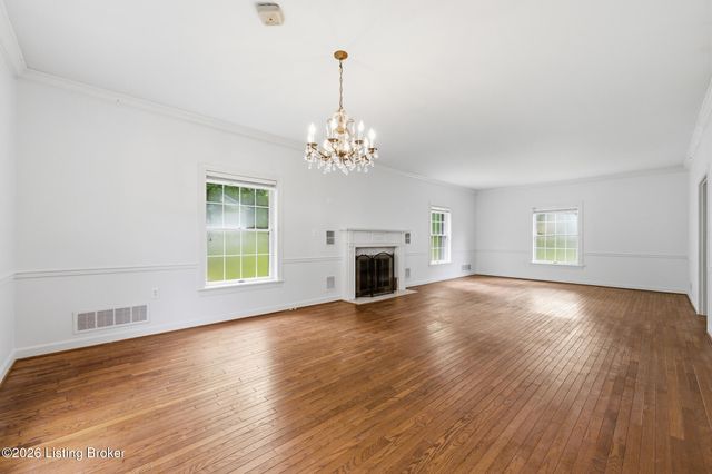 5523 Apache Rd, Louisville, KY 40207