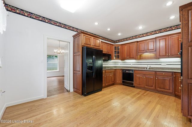 5523 Apache Rd, Louisville, KY 40207