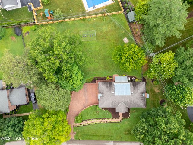 5523 Apache Rd, Louisville, KY 40207