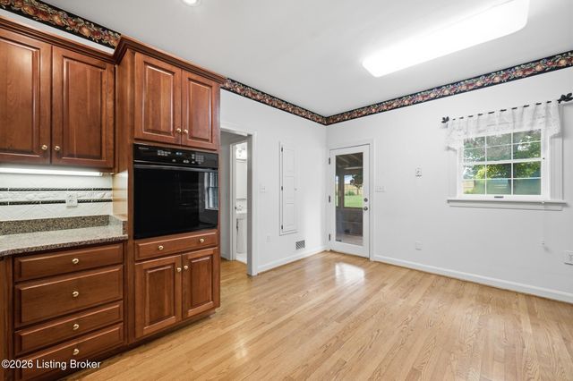 5523 Apache Rd, Louisville, KY 40207
