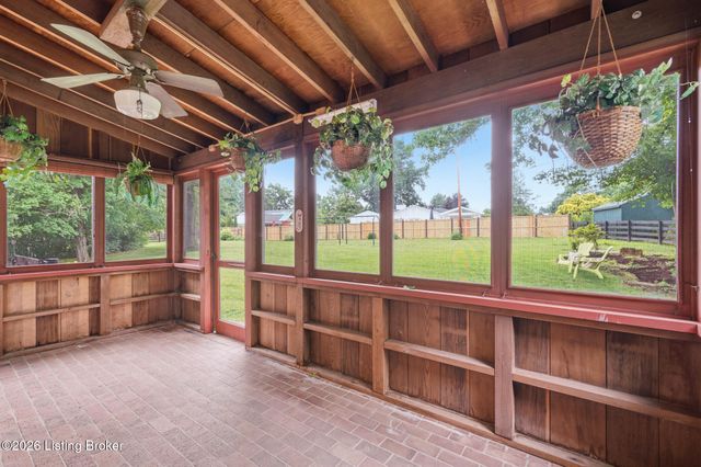 5523 Apache Rd, Louisville, KY 40207