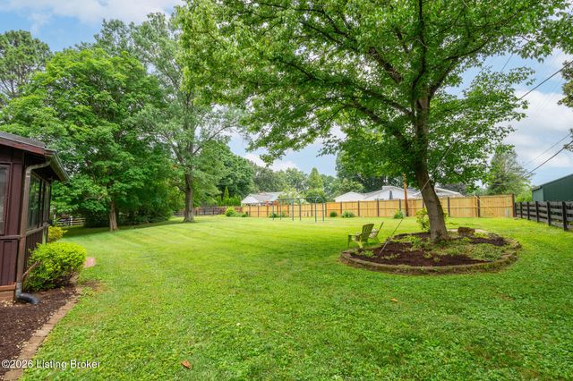 5523 Apache Rd, Louisville, KY 40207