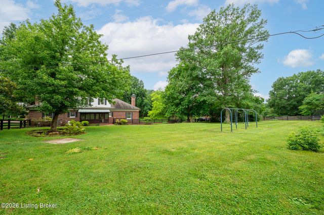 5523 Apache Rd, Louisville, KY 40207