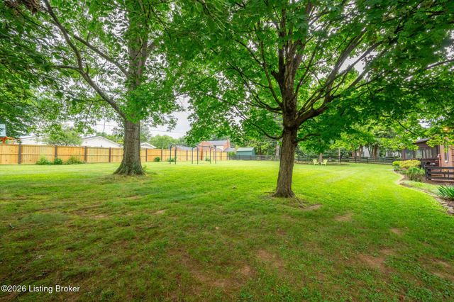 5523 Apache Rd, Louisville, KY 40207
