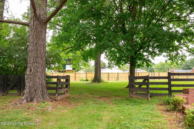 5523 Apache Rd, Louisville, KY 40207