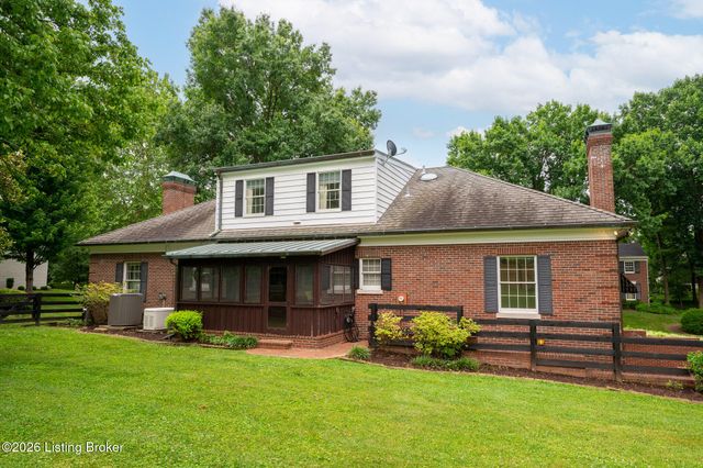 5523 Apache Rd, Louisville, KY 40207