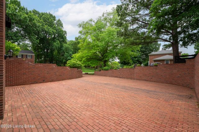 5523 Apache Rd, Louisville, KY 40207