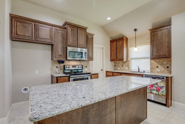 1002 Star Grass Drive, Mansfield, TX 76063