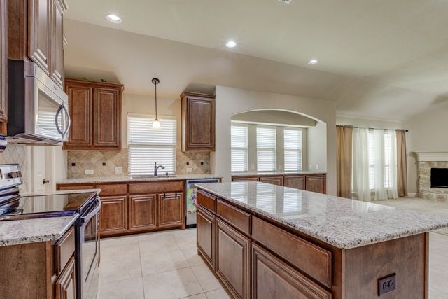 1002 Star Grass Drive, Mansfield, TX 76063