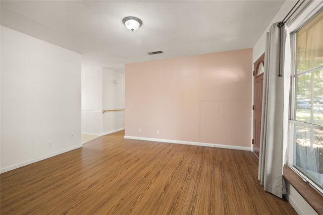 1332 Harrison Lane, Hurst, TX 76053