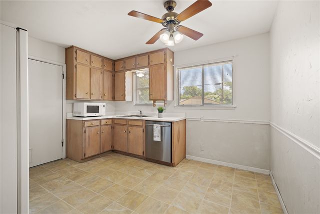 1332 Harrison Lane, Hurst, TX 76053